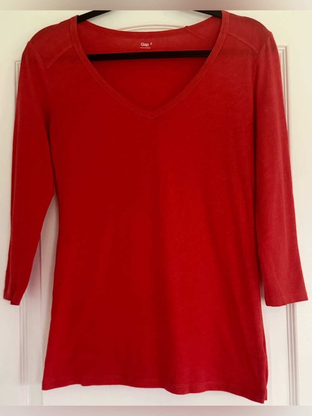 GAP Red Orange V Neck Top Size S | Soft Basic 3/4 Sleeve Everyday Essential